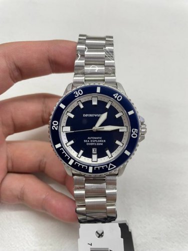 Deep-sea elegance, always at ease. The Armani mechanical diving watch Ar60087, w