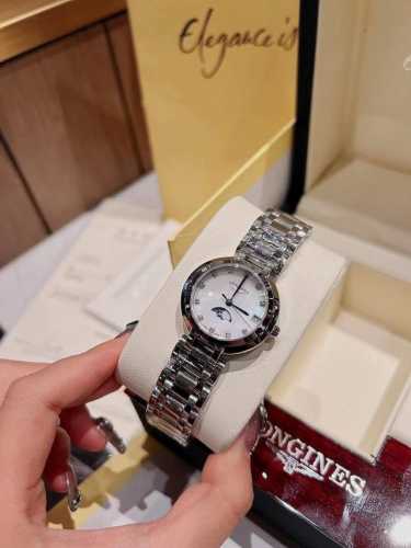 Longines Lin Chi-ling endorses the Longines Heart Moon series. The imported quar