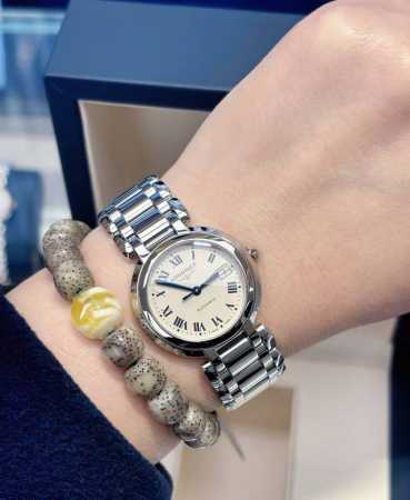 I believe that sisters who like Longines must know Longines' Crescent Moon watc - Click Image to Close