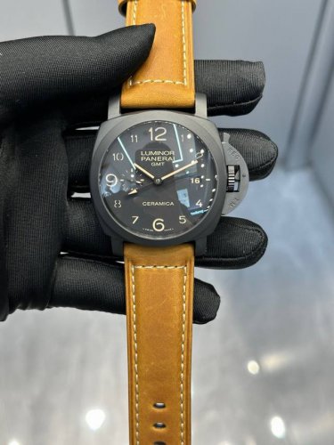 Panerai pam 441 44mm diameter all-ceramic case with movement 1. Time adjustment