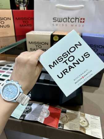 1855963FFFThe soft air blue complements the bright white Velcro strap. The chron - Click Image to Close
