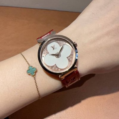 The latest model, the Louis Vuitton 2-hand super hot model, features a sapphire