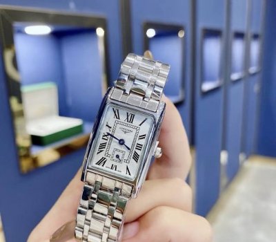 I found a super beautiful watch! The same one Lin Chiling wears~