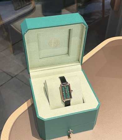 A watch really is an indispensable item in our daily lives. Having a watch on yo - Click Image to Close