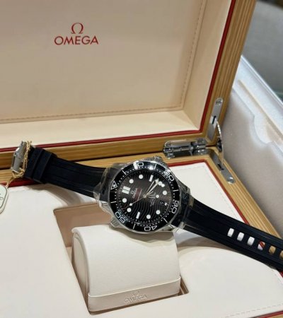 The Omega Seamaster 300 Black Vinyl is ridiculously powerful with this new move