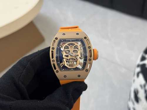 Richard Mille's latest upgraded all-in-one watch, the RM052, features a classic,