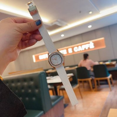 Patek Philippe Aquamarine Series Women's Simple Three-Hand Watch, Affordable Ve