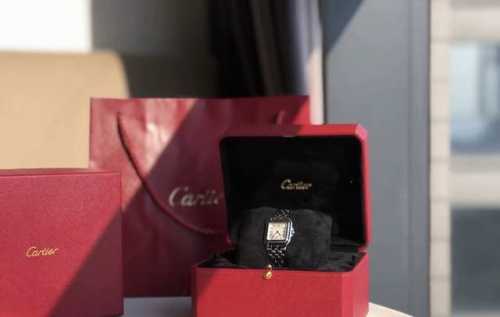 Cartier Cheetah series quartz watch, unlike the Blue Balloon, it is not as recog