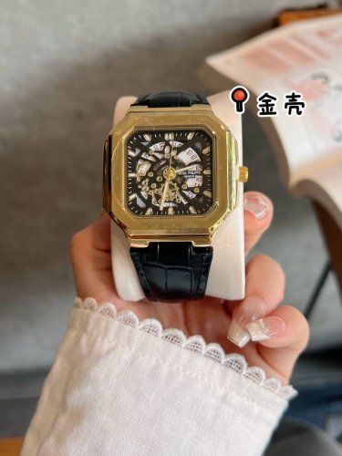 Patek Philippe Skeleton Quartz The sharp corners of the dial add a unique person