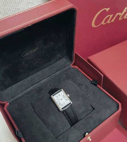 I finally got my hands on the Cartier Tank Mini I've been eyeing for so long! U