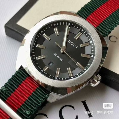 Gucci Quartz Men's Watch, Gg2570 Series, Featuring 1970S Geometric Design With A