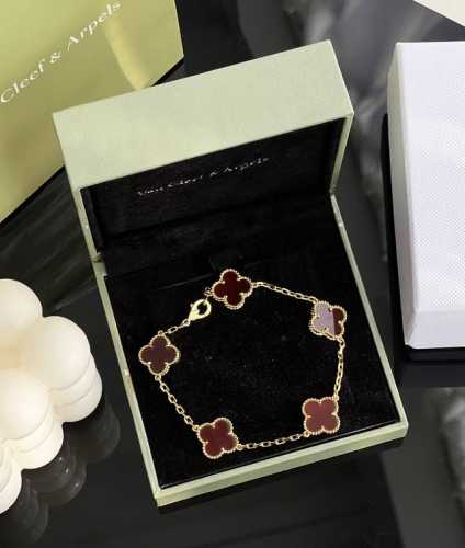 Van Cleef & Arpels Classic 50Th Anniversary Commemorative 5-Flower Carnelian Bra