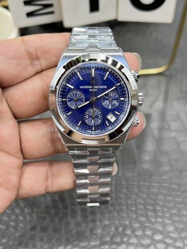 10F The V5500 series 42mm stainless steel with blue finish, equipped with a Seag