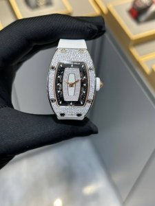 Richard Mille's best quality watch, besides genuine gold and diamonds, is of the