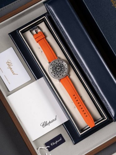 Lucky Charm Full Diamond All-Purpose Watch The Lucky Charm series, imbued with