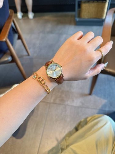 Platinum Diamond 20 Longines combines feminine materials with dynamic lines to c