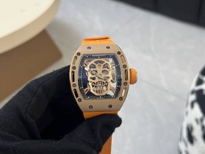 Richard Mille's latest upgraded all-in-one watch, the RM052, features a classic,