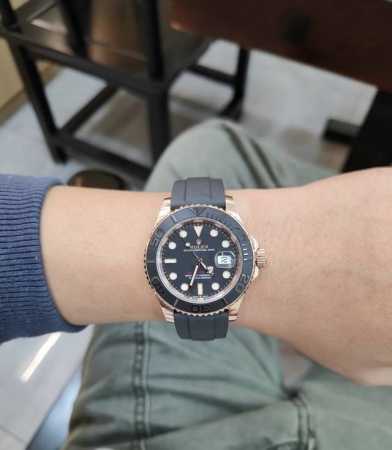 My favorite Rolex 126655 rose gold yacht is here! Yesterday, a beautiful lady as - Click Image to Close