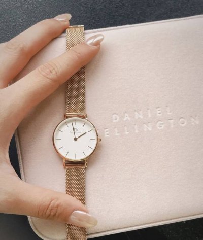 A Birthday Gift for Myself: A Dw Quartz Watch The simple and elegant white dial