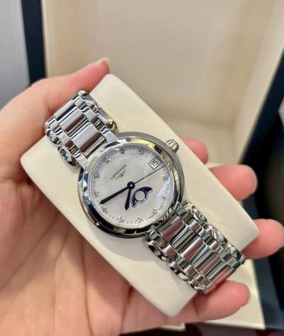 The Longines Heart Moon series mother-of-pearl with diamonds is a must-have, a