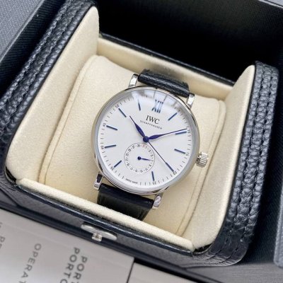 White Case Rose Gold 600 Iwc First Launched The Portofino Series Iw359201 Pointe