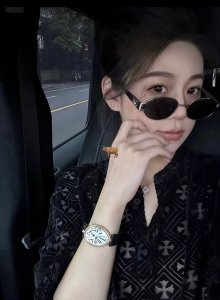 Upgraded version of the scratch-resistant glassBreguet Queen of Naples makes a s