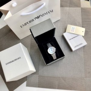 Original genuine special channel goods! Armani Armani women's watch. A must-have
