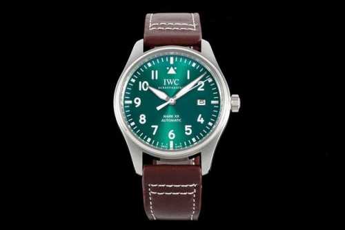 The first IWC pilot series is launched. Mark XX leather strap model has arrived.