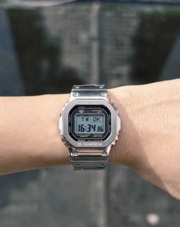 Bought a Casio G-Shock Gmw-B5000 (silver brick). Its well-proportioned square a - Click Image to Close