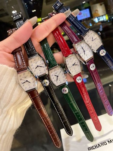 Gold + 20 Diamonds 20 V8 Taiwan Factory's Latest Collector's Edition Tonneau Wat