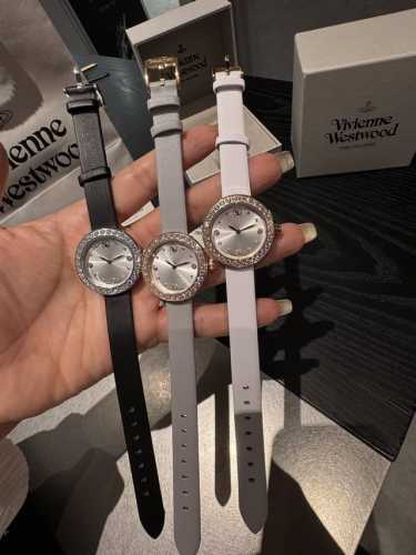 White Diamonds and Gold Diamonds 420 Swarovski This watch, inspired by the icon