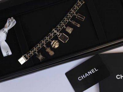 Chanel Haute Couture Collection Charm WatchThe brand new Couture O'Clock series
