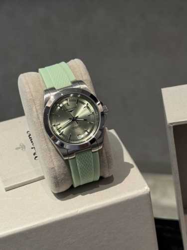 White case, rose gold, 20mm diamond bezel, 30mm Longines Conquest series new col