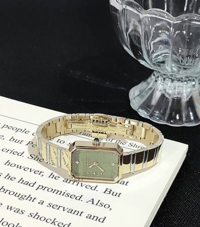 In the sweltering summer, outfits really need to feel cool! And green is my ulti