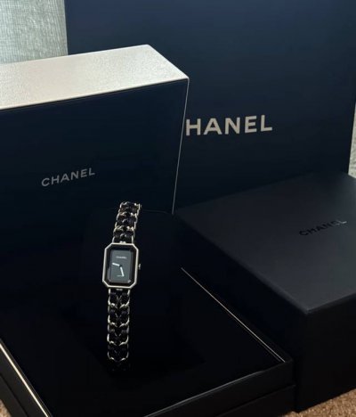 Chanel small sugar cube I got a small sugar cube by surprise. I was originally l