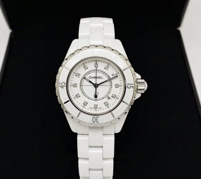 Chanel J12 Series H1628 White Ceramic Watch at a Great Price! Chanel J12 Series