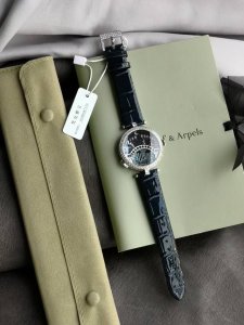 Exclusive Real Shot, Look For Quality And Details Van Cleef & Arpels - Van Cleef