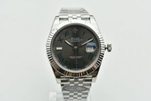 White case, no blemishes on the gold Clean Factory C Factory's powerful arrival