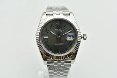 White case, no blemishes on the gold Clean Factory C Factory's powerful arrival