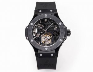 The upgraded version of the Hublot True Tourbillon Hb1 V4 is upgraded as follows