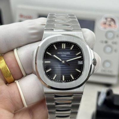 Nautilus 5711 series, 40mm x 8.3mm thickness, equipped with Cal.324 all-in-one c