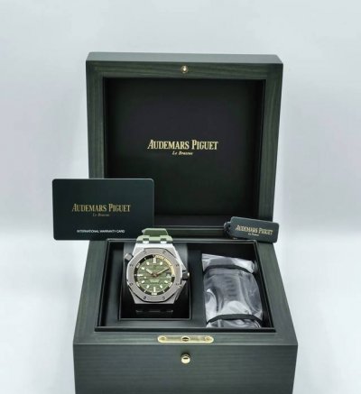 Audemars Piguet Royal Oak Offshore - Cream Green DialToday I would like to intro