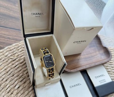 Chanel Black and Gold Sugar Cube Watch, vintage model, complete set, DDD, condi