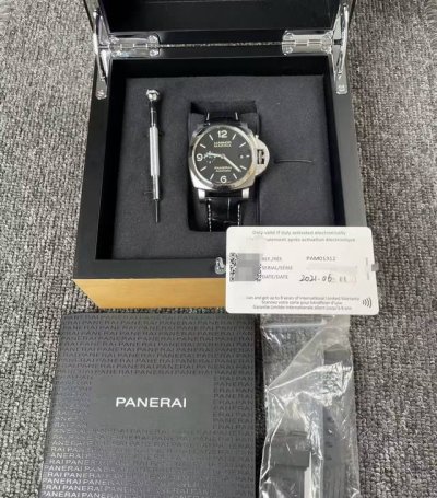 I was truly amazed when I first handled this Panerai PAM01312! The classic Lumin