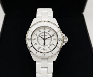 Chanel J12 Series H1628 White Ceramic Watch Model: H1628 Case Diameter: 33mm Ce