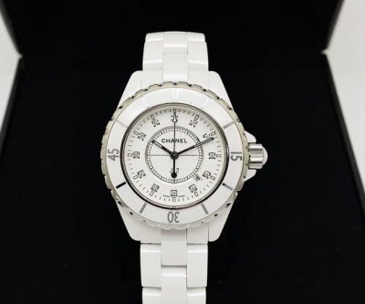 Chanel J12 Series H1628 White Ceramic Watch Model: H1628 Case Diameter: 33mm Ce