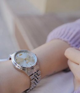 How could any girl miss such a beautiful Vivienne Westwood watch? I was amazed w