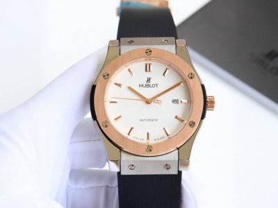 Gold and Black+20 The Hublot Classic Fusion Series 316 stainless steel case is f