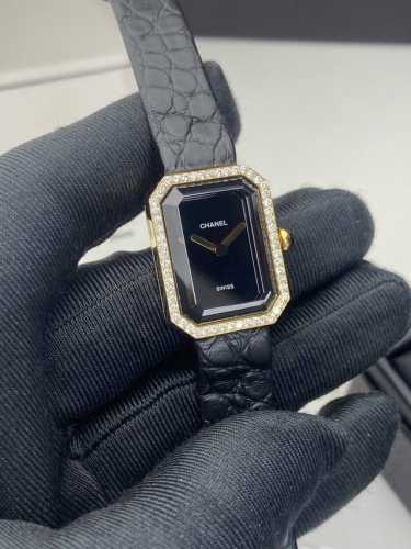 Real Diamond Version With A Circle Of 1.3 Real Stones And 56 Chanel Vintage Chan