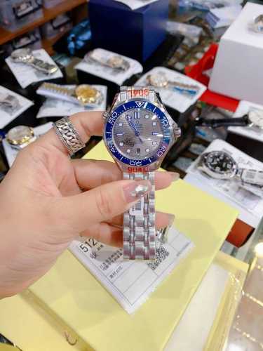 A gentleman's sophisticated style that exudes taste! Whether for formal or casu